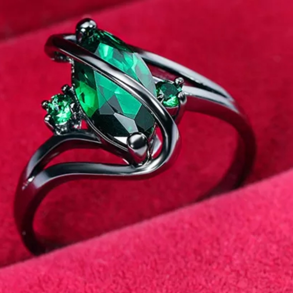 EMARALD 925 STERLING SILVER